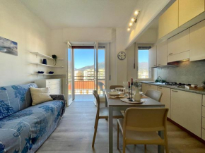 150mt dal Mare Monolocale in Centro con Vista Aperta, Wi-Fi e A/C Loano